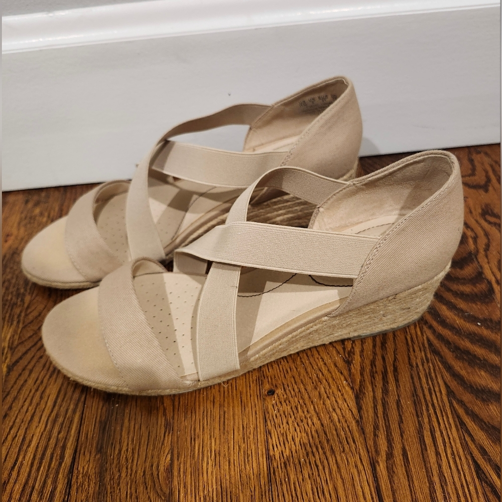 Life Stride Nude Tan Khaki Espadrille Wedge Sandals Size 11